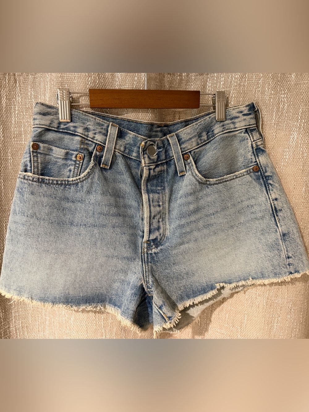 Levi’s 501 Original High Rise Denim Cutoff Shorts Medium Wash NWOT Size 28